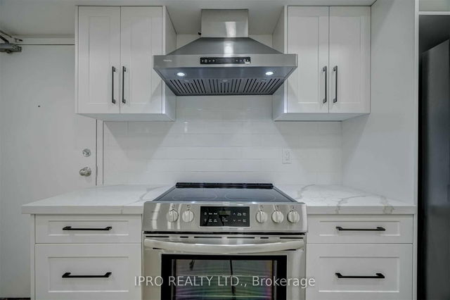 1002 - 1001 Bay Street