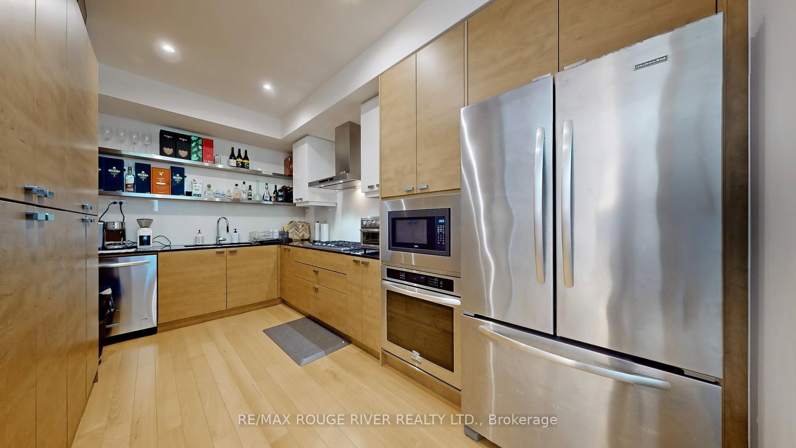 121 Mcmahon Drive, Unit TH15 - Photo 11