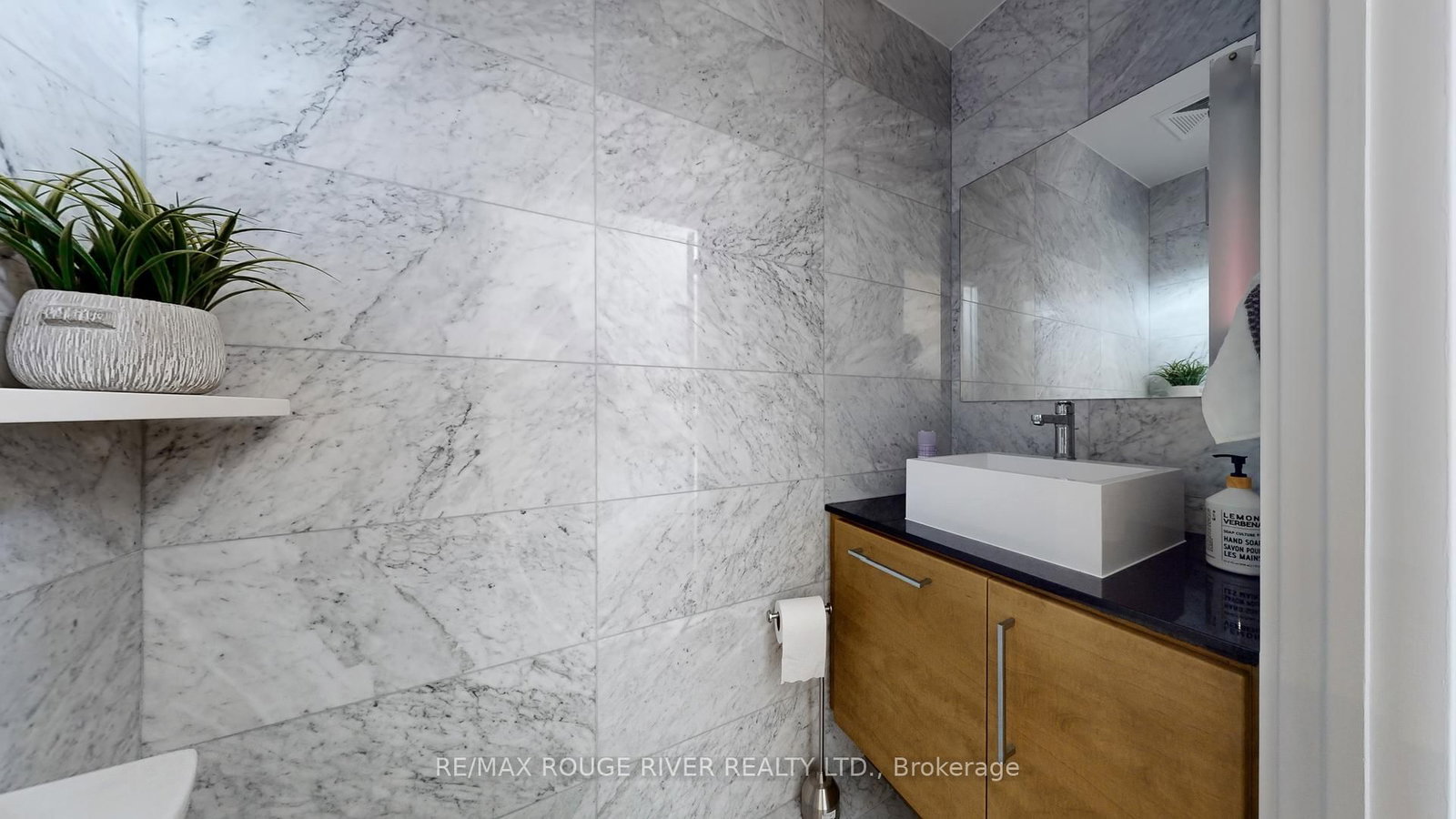 121 Mcmahon Drive, Unit TH15 - Photo 14