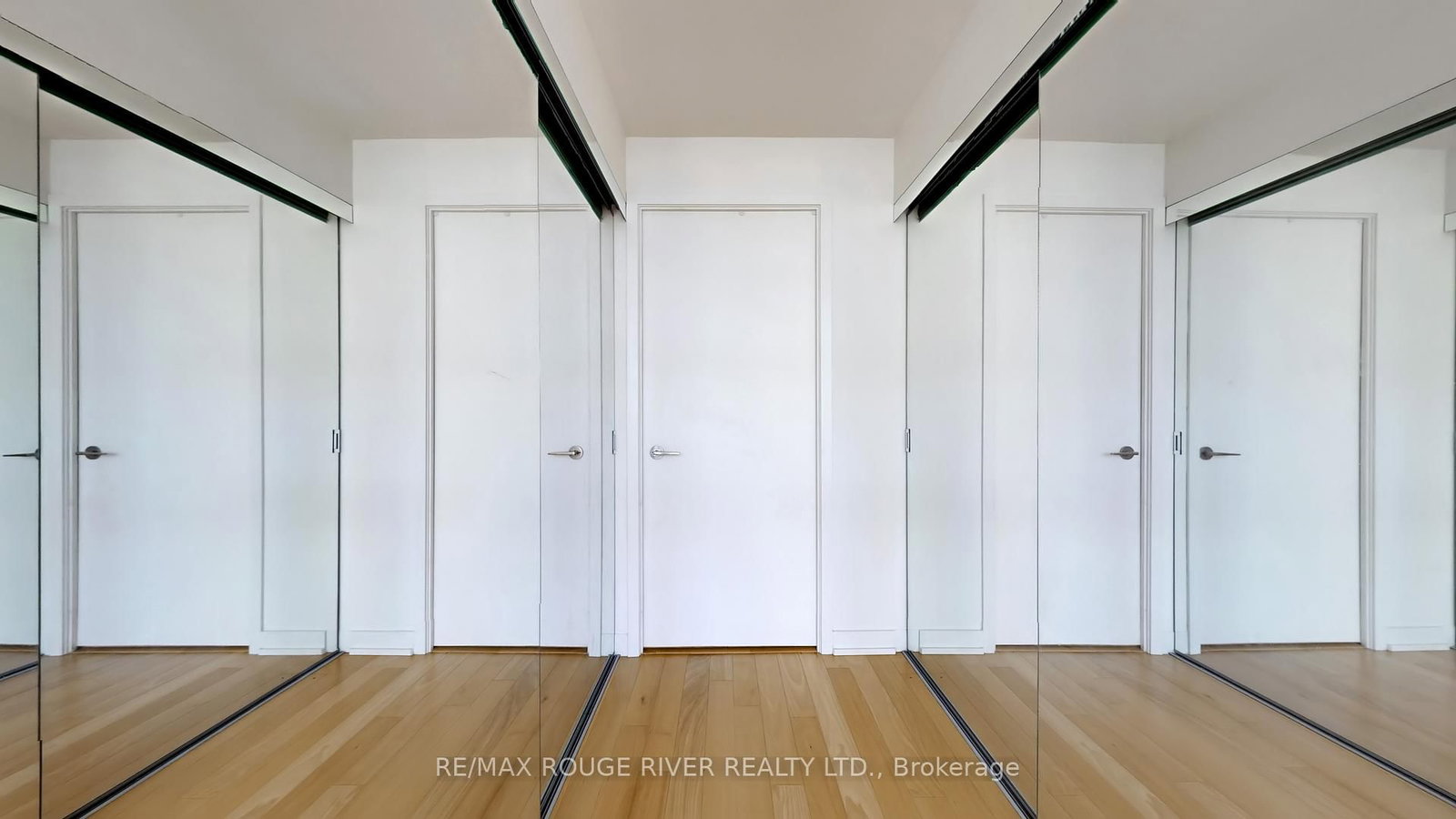 121 Mcmahon Drive, Unit TH15 - Photo 19