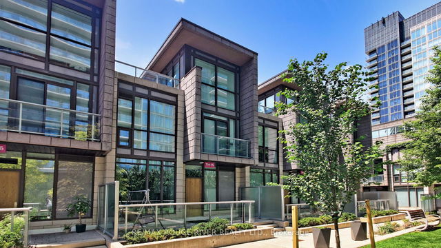 TH15 - 121 Mcmahon Drive