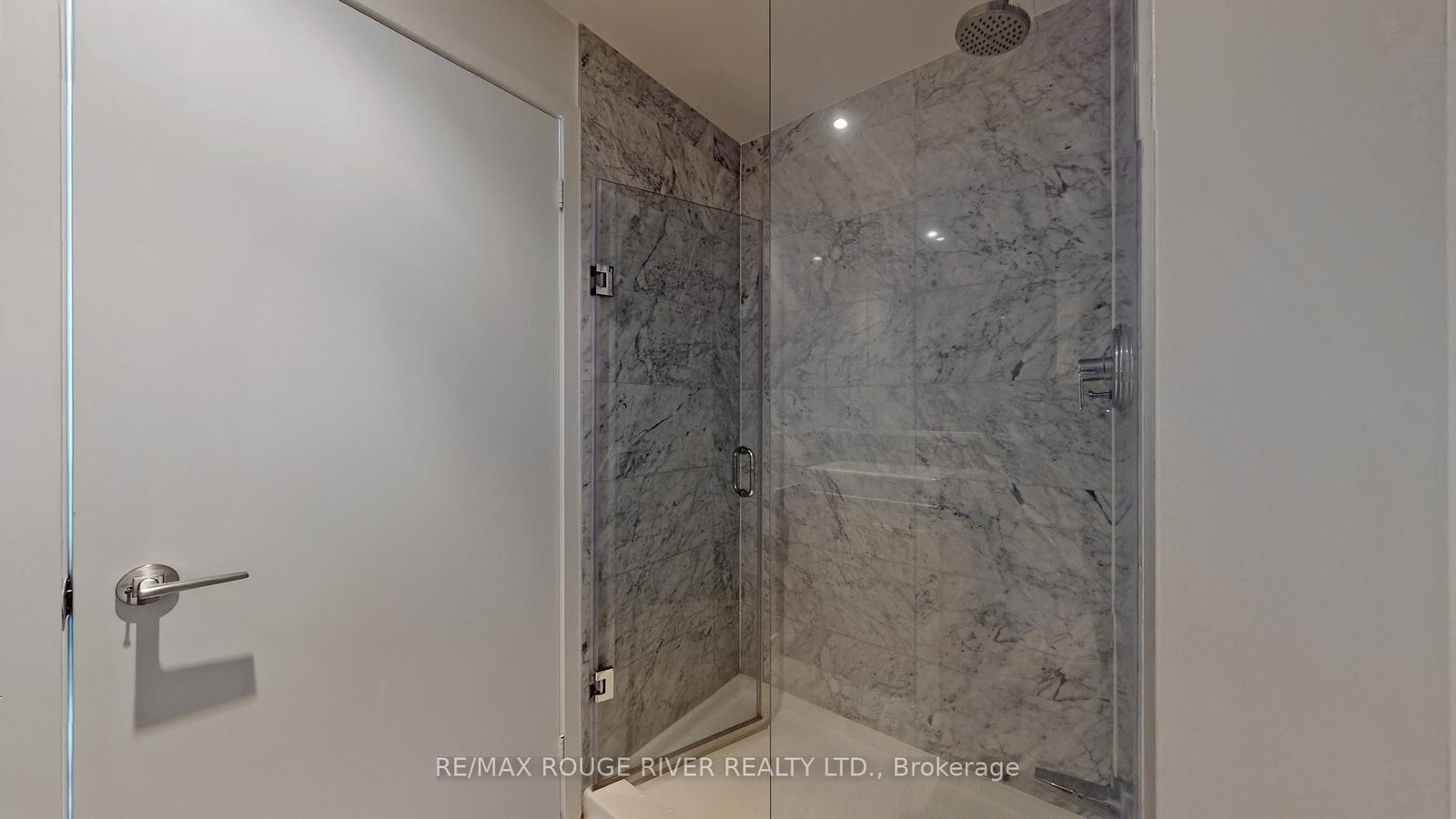 121 Mcmahon Drive, Unit TH15 - Photo 30