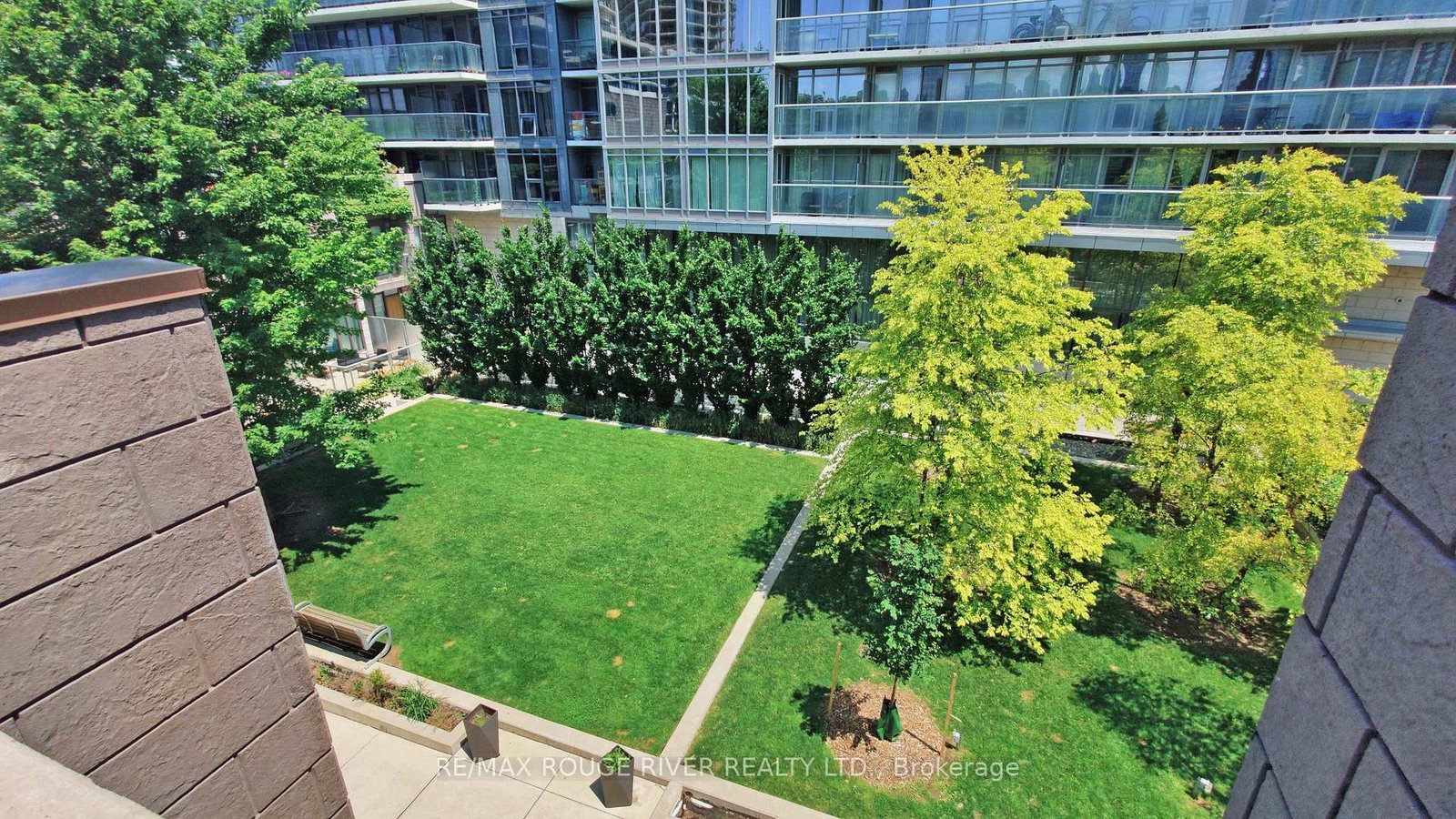 121 Mcmahon Drive, Unit TH15 - Photo 34