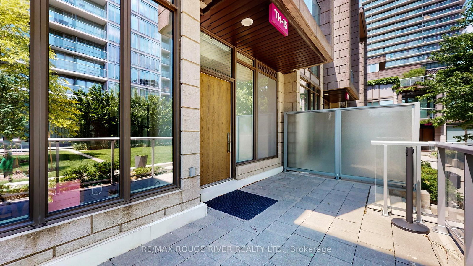 121 Mcmahon Drive, Unit TH15 - Photo 4