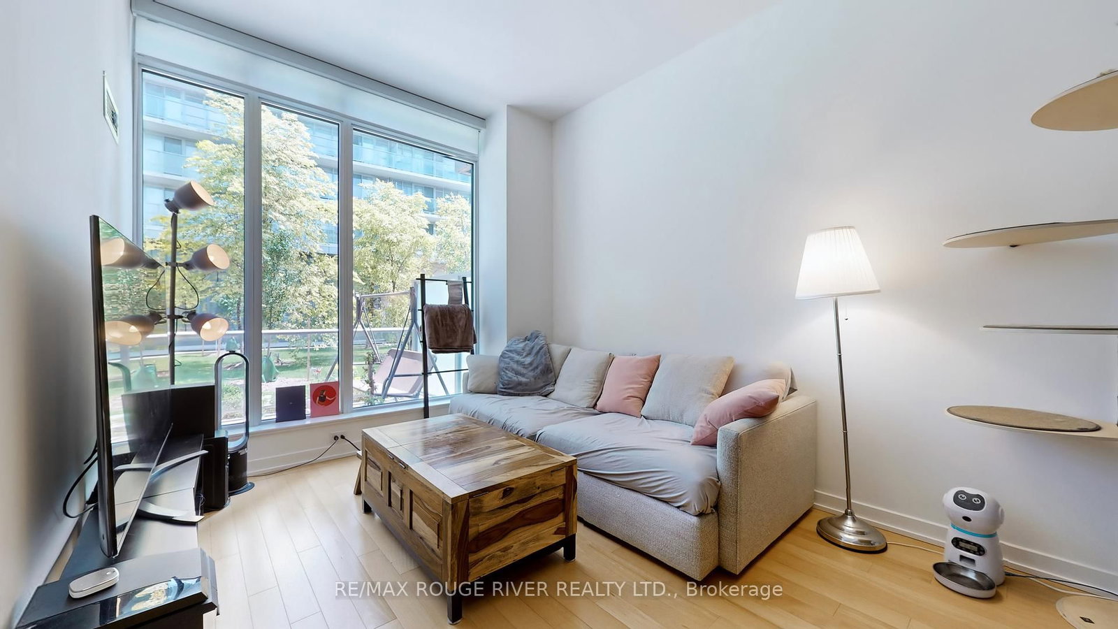 121 Mcmahon Drive, Unit TH15 - Photo 5