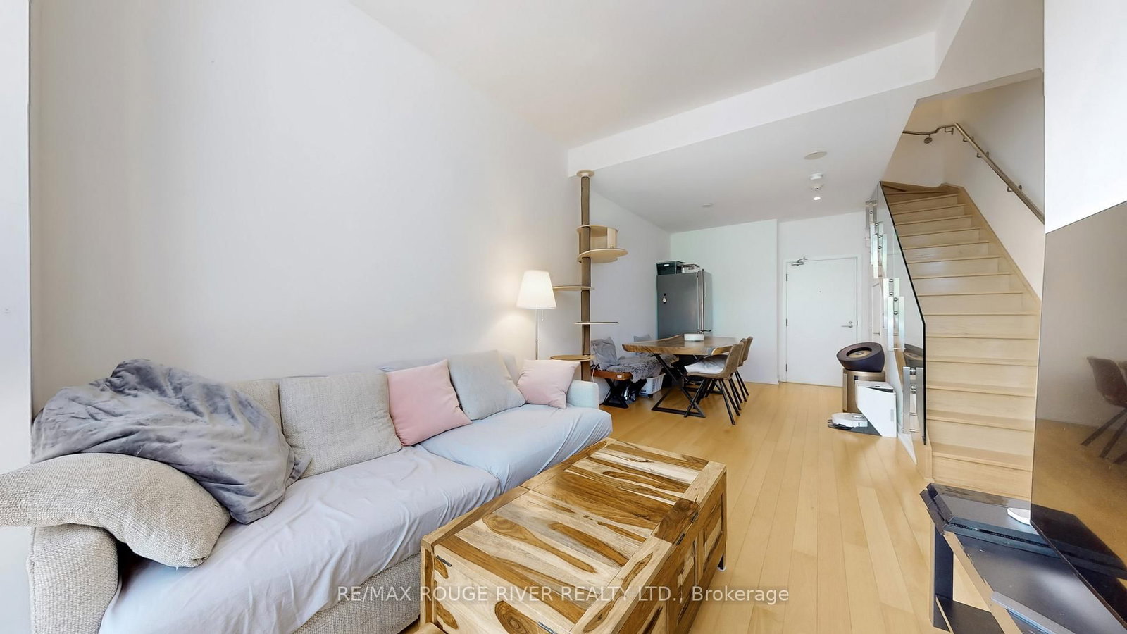 121 Mcmahon Drive, Unit TH15 - Photo 8