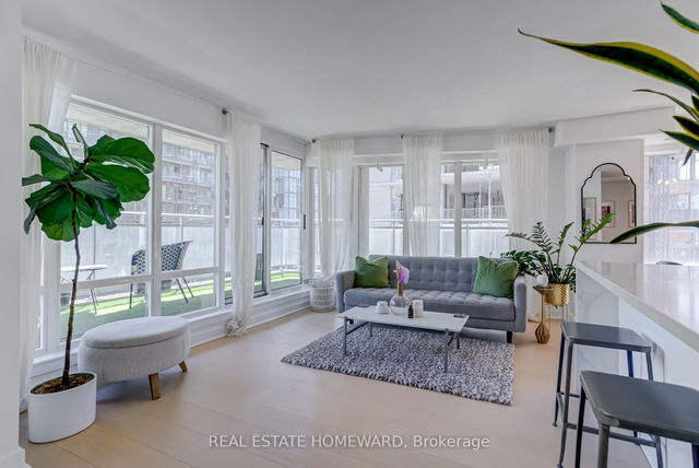 1004 - 255 Richmond Street