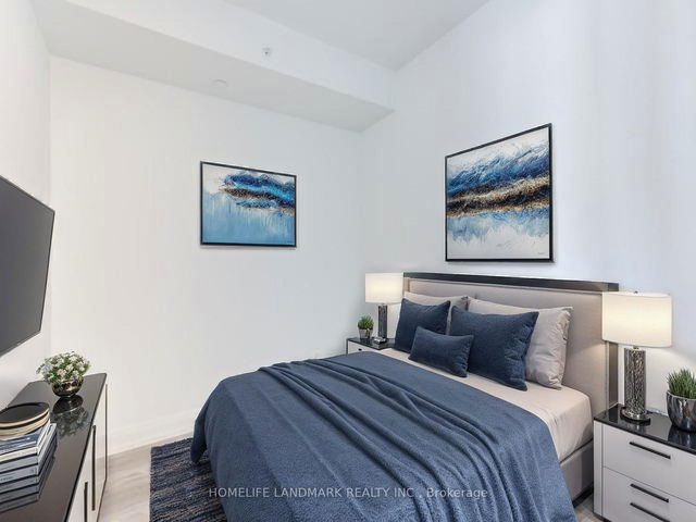 5612 - 181 Dundas Street