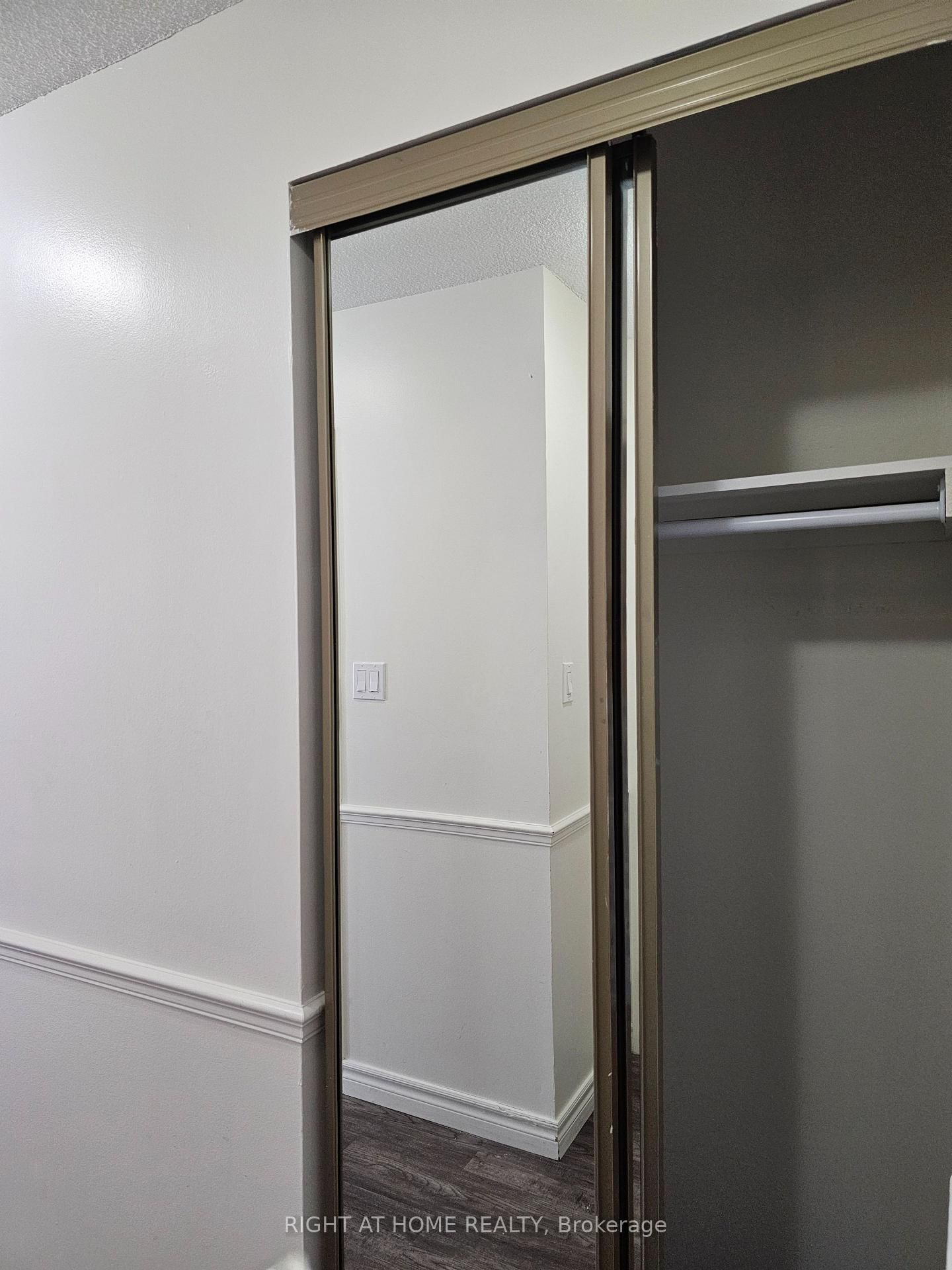 Condo for lease at 1023-633 Bay Street, Toronto, Bay Street Corridor, M5G 2G4 - MLS: C12143535