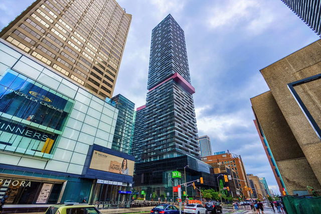 2705 - 8 Eglinton Avenue