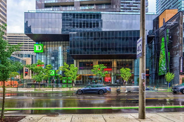2705 - 8 Eglinton Avenue