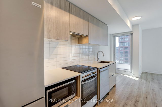 3611 - 395 Bloor Street