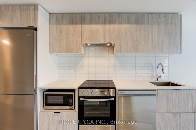 3611 - 395 Bloor Street