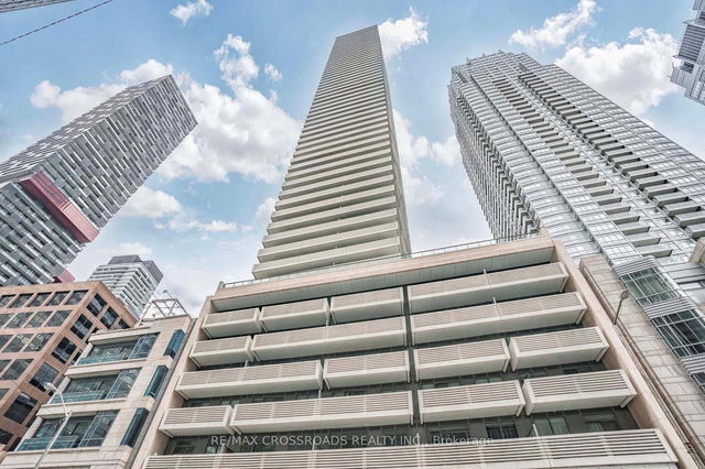 1404 - 2221 Yonge Street