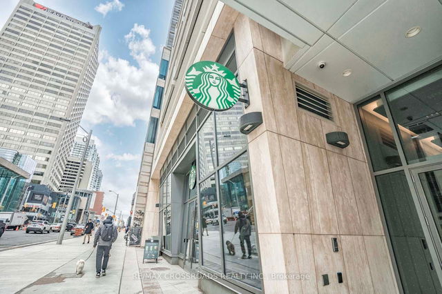 1404 - 2221 Yonge Street