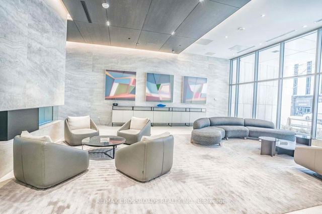 1404 - 2221 Yonge Street