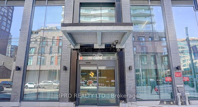 3211 - 252 Church Street