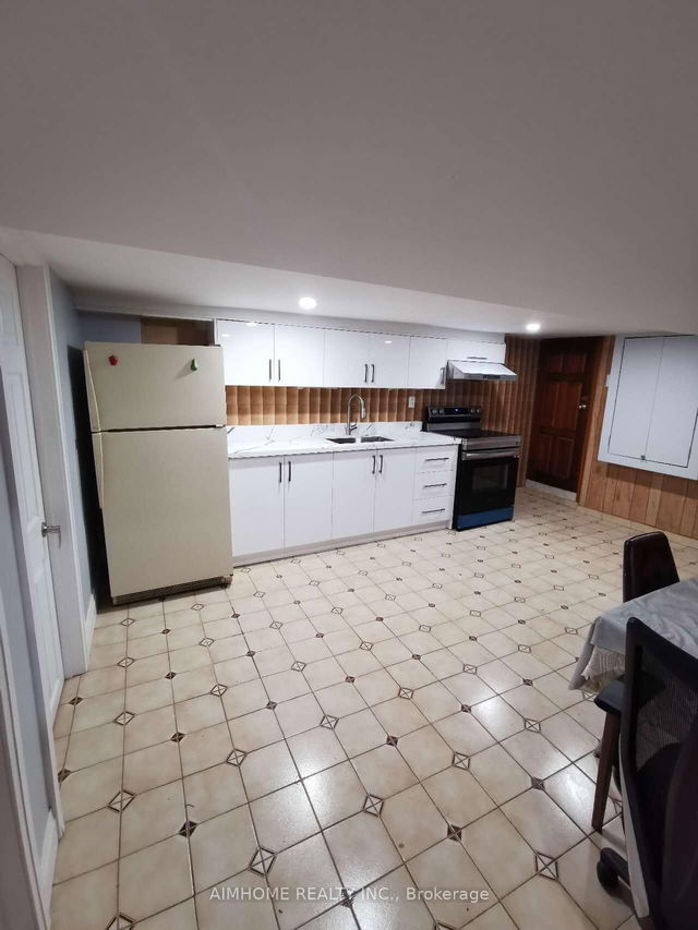 Basement Apt - 44 Robinson Street