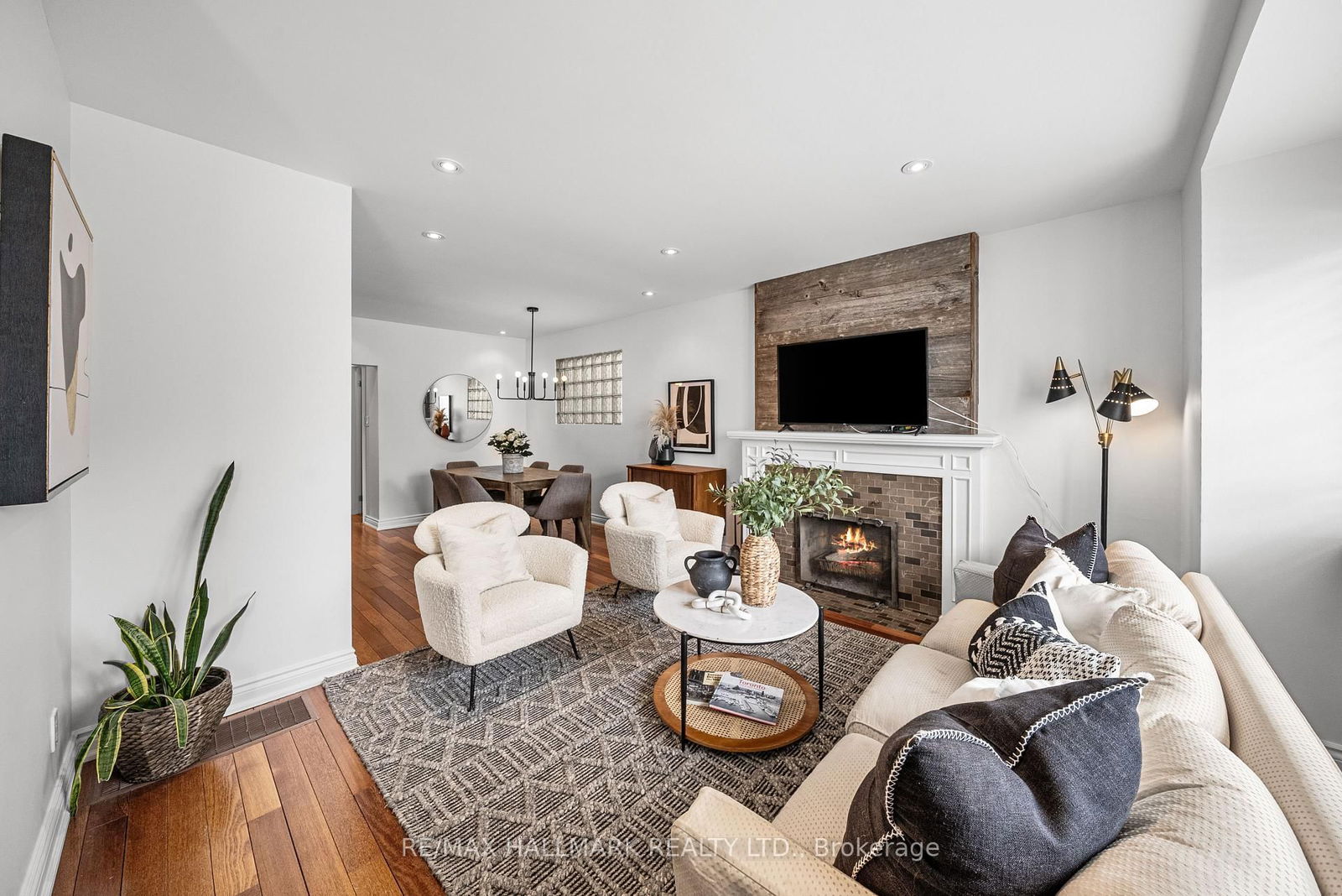 Detached House sold at 364 Deloraine Avenue, Toronto, Bedford Park-Nortown, M5M 2B6 - MLS: C12145531