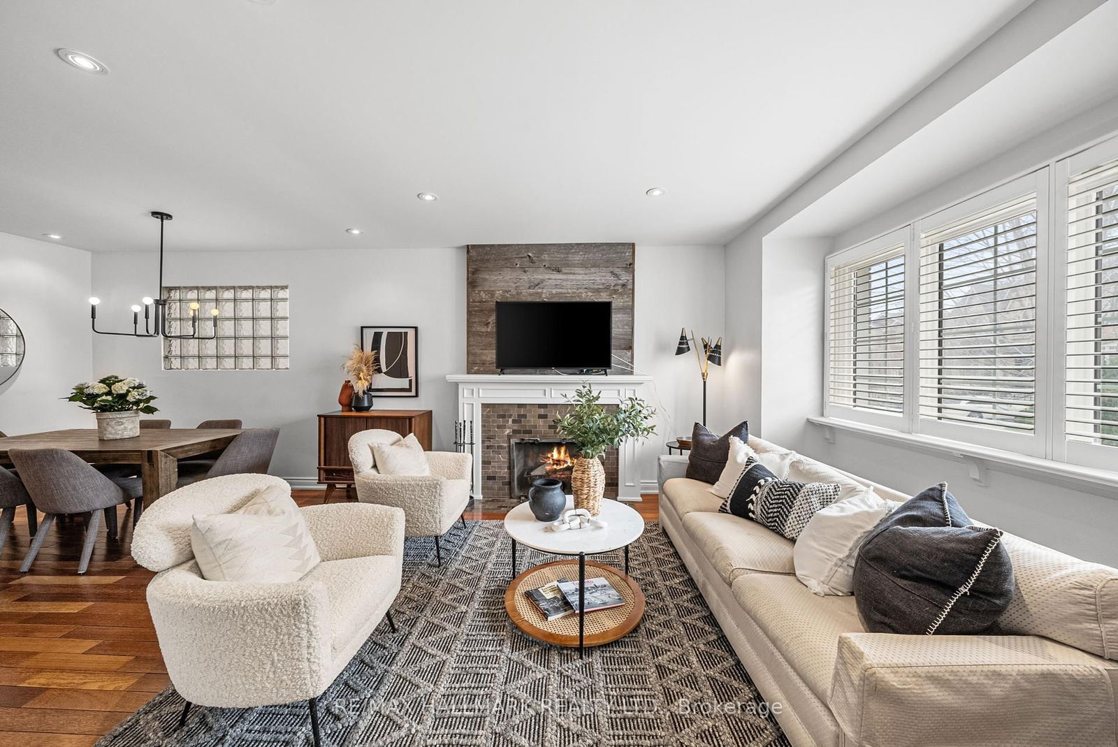 Detached House sold at 364 Deloraine Avenue, Toronto, Bedford Park-Nortown, M5M 2B6 - MLS: C12145531