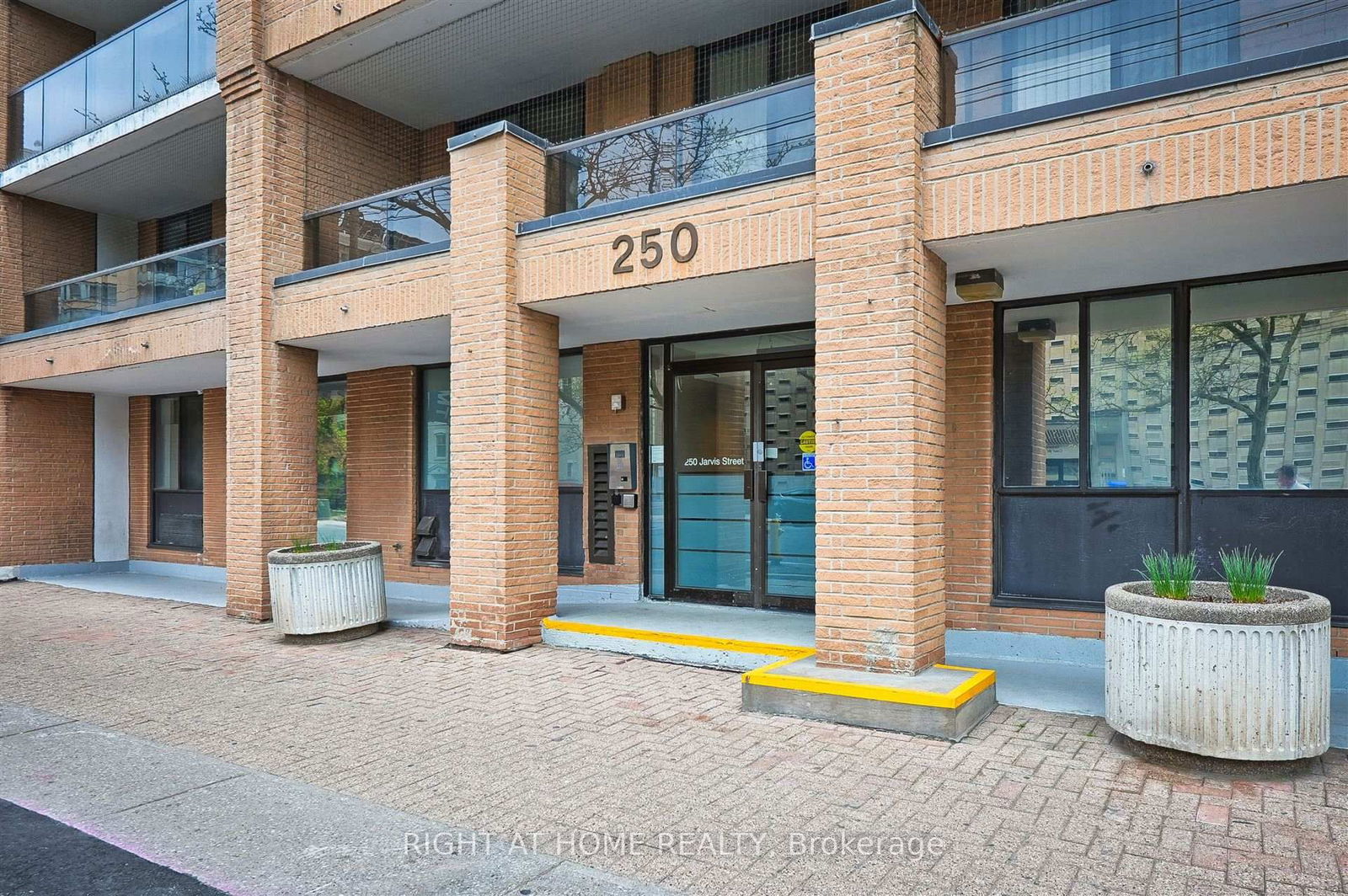 Condo for sale at 804-250 Jarvis Street, Toronto, Church-Yonge Corridor, M5B 2L2 - MLS: C12145664