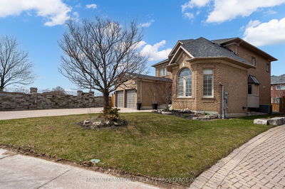 22 Tillingham Keep, Toronto - Clanton Park image-0-3