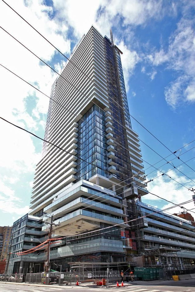 2004 - 161 Roehampton Avenue