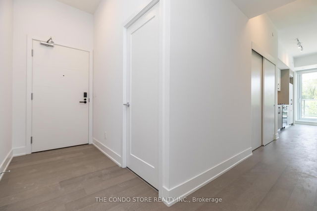302 - 8 Manor Road E