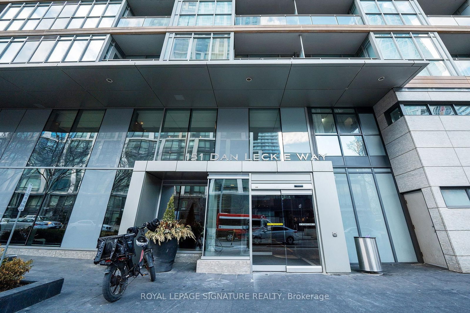 Condo for sale at 655-151 Dan Leckie Way, Toronto, Waterfront Communities C1, M5V 4B2 - MLS: C12147147