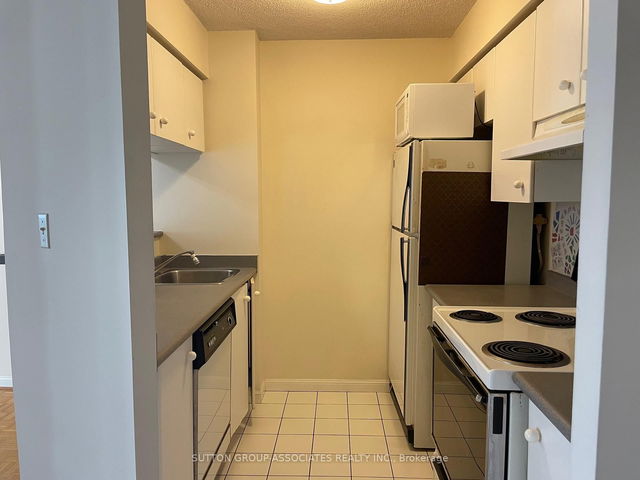 1208 - 24 Wellesley Street
