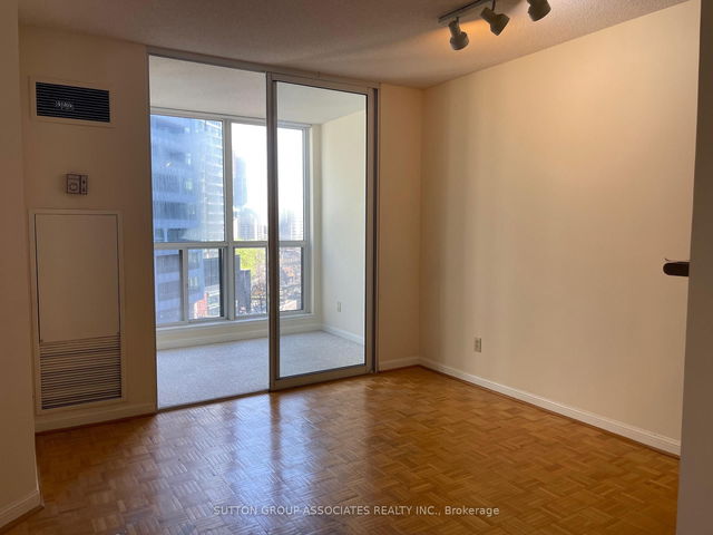 1208 - 24 Wellesley Street