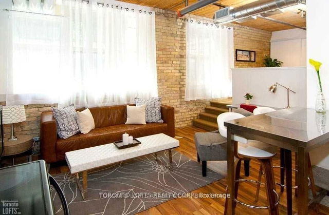 106 - 736 Dundas Street