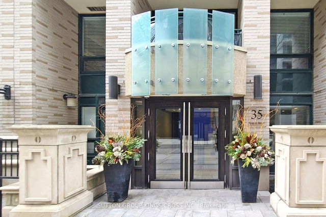 1112 - 35 Hayden Street