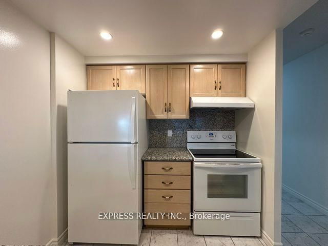 1222 - 168 Simcoe Street