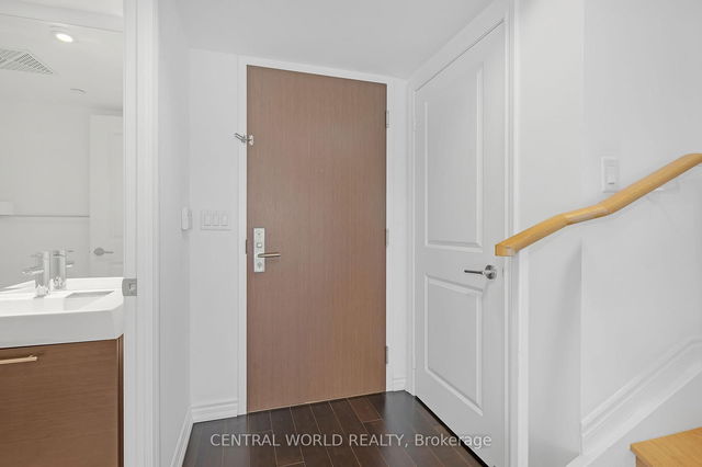 1113 - 386 Yonge Street