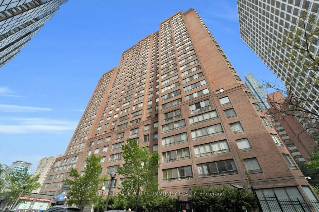 Condo for sale at 2512-633 Bay Street, Toronto, Bay Street Corridor, M5G 2G4 - MLS: C12147443