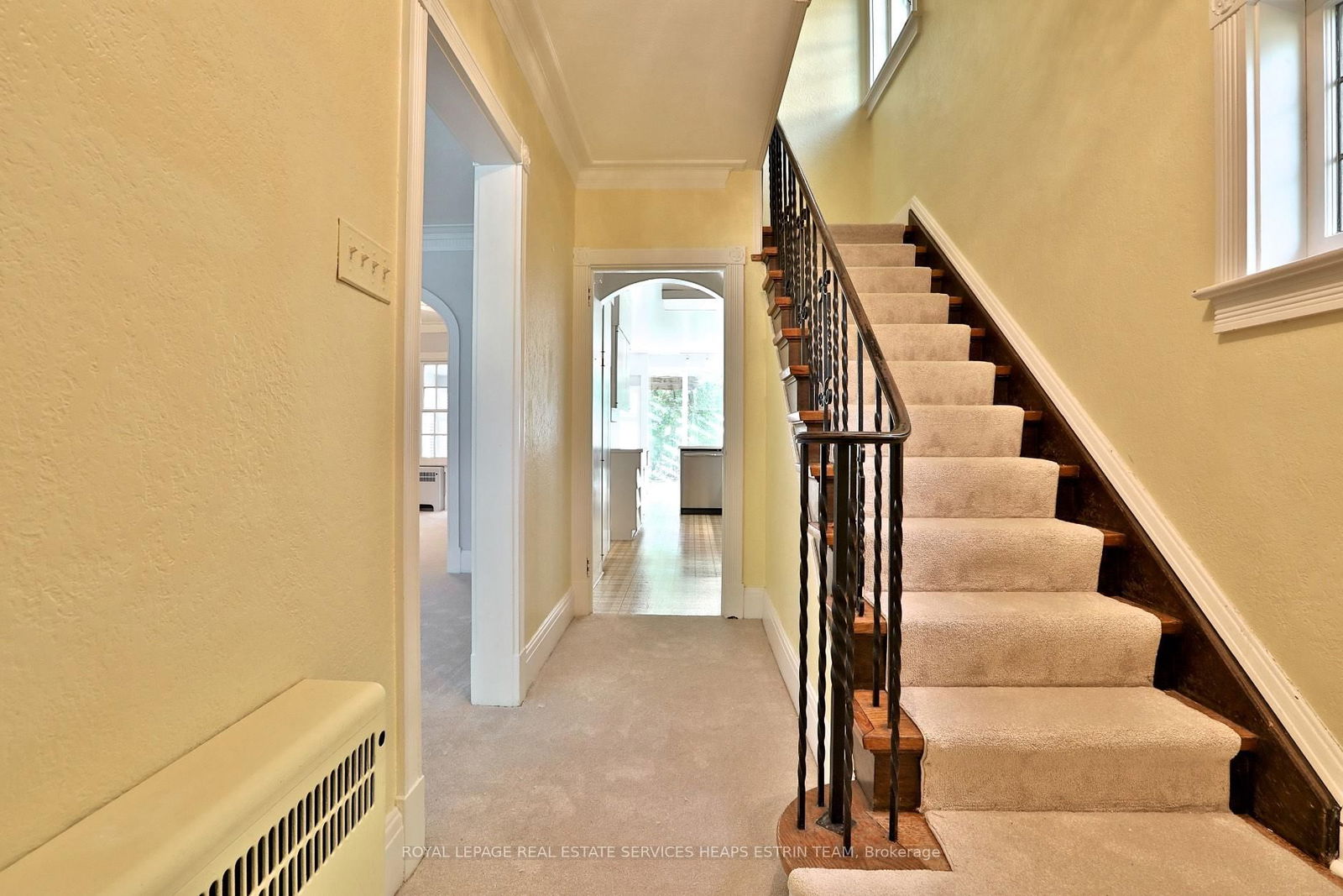 Detached House for sale at 7 Burnham Road, Toronto, Leaside, M4G 1B9 - MLS: C12147533