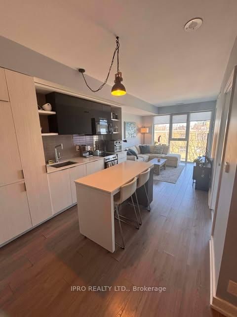 406 - 6 Parkwood Avenue