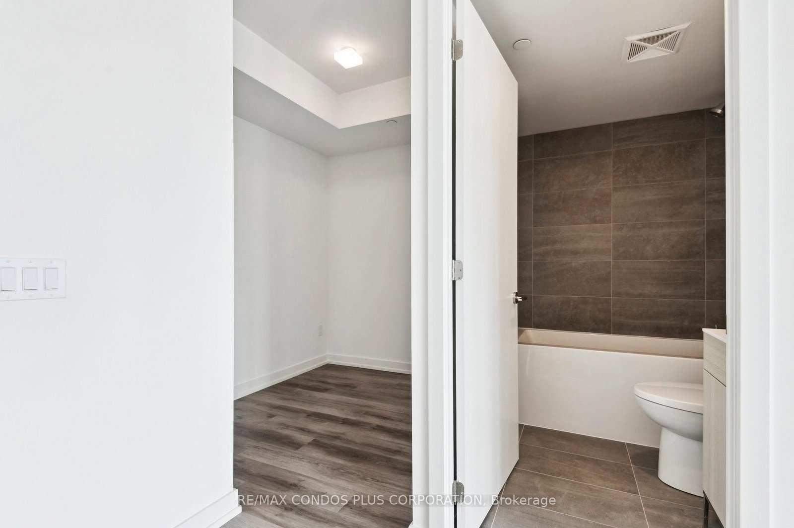 28 Eastern Avenue, Unit 1011 - Photo 8