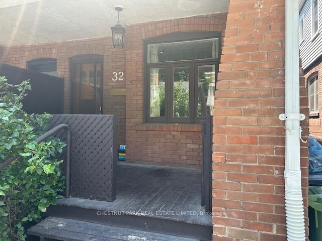 32 Henning Avenue