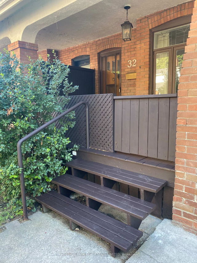32 Henning Avenue