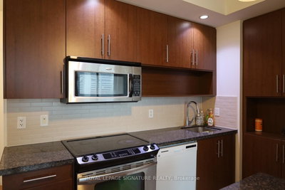 Unit 904 — 120 Homewood Avenue — photo 5