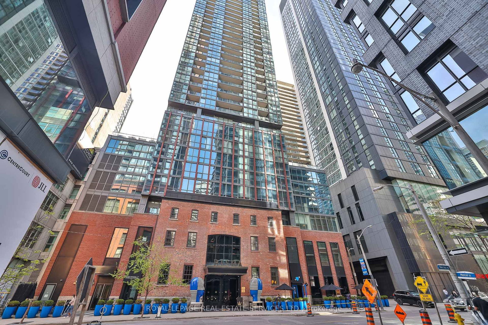Condo for sale at 3709-88 Blue Jays Way, Toronto, Waterfront Communities C1, M5V 0L7 - MLS: C12147925