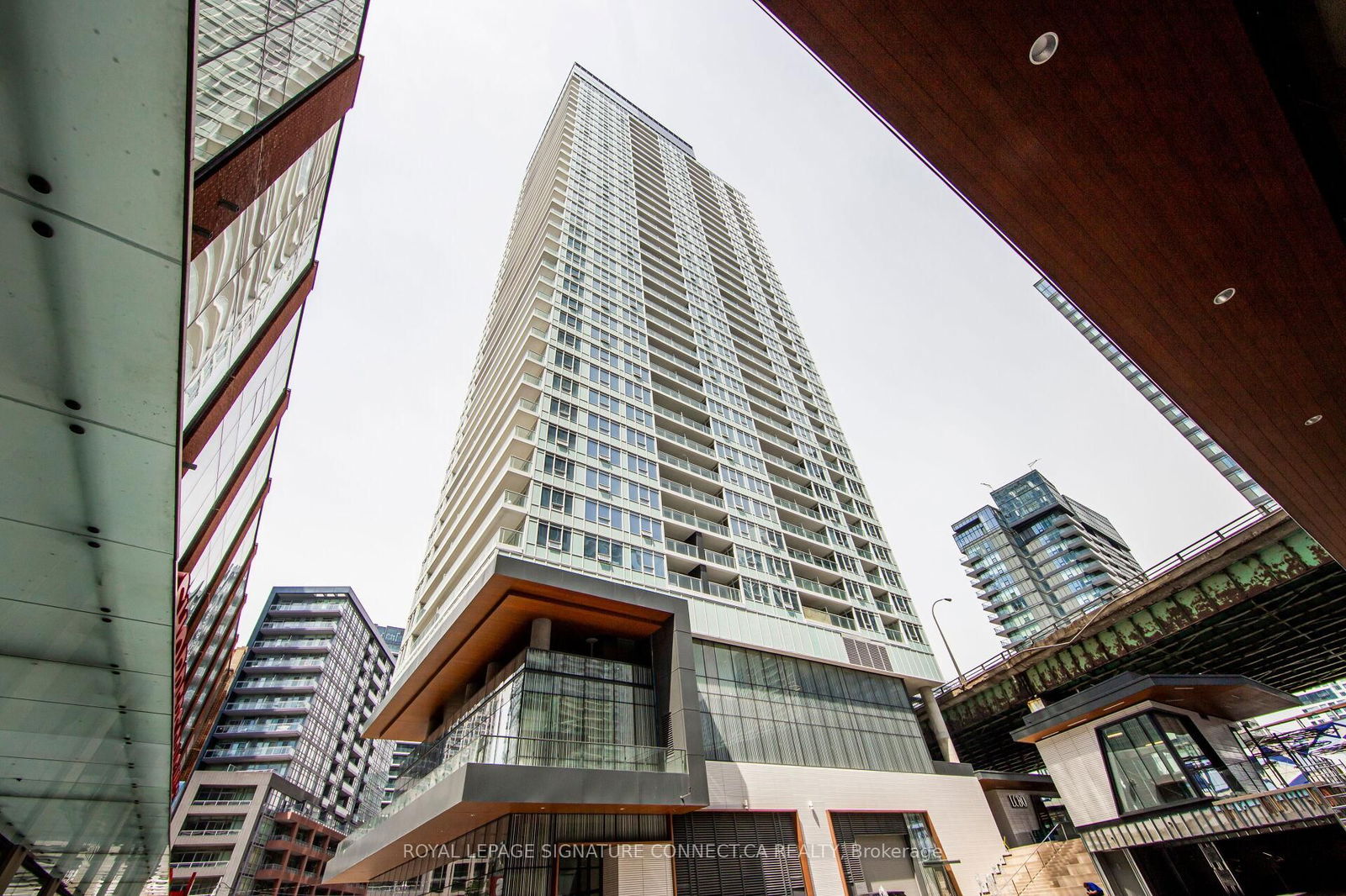 Condo for lease at 716-19 Bathurst Street, Toronto, Waterfront Communities C1, M6A 2E1 - MLS: C12148107