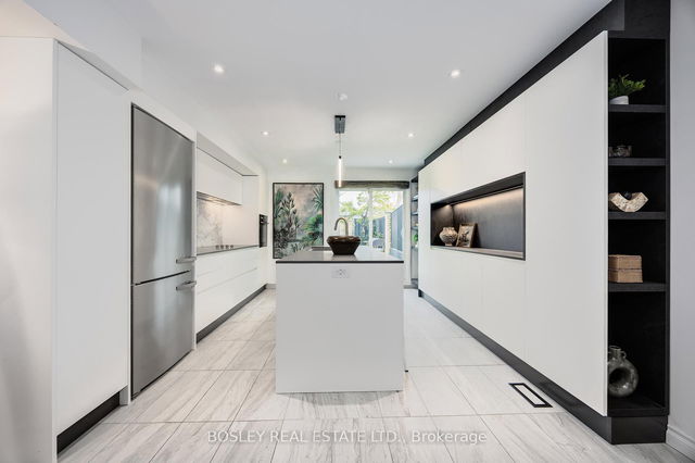 10 - 95 Summerhill Avenue
