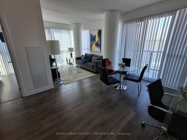 3702 - 87 Peter Street