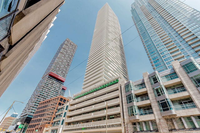 3706 - 2221 Yonge Street