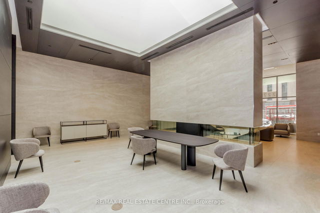 3706 - 2221 Yonge Street
