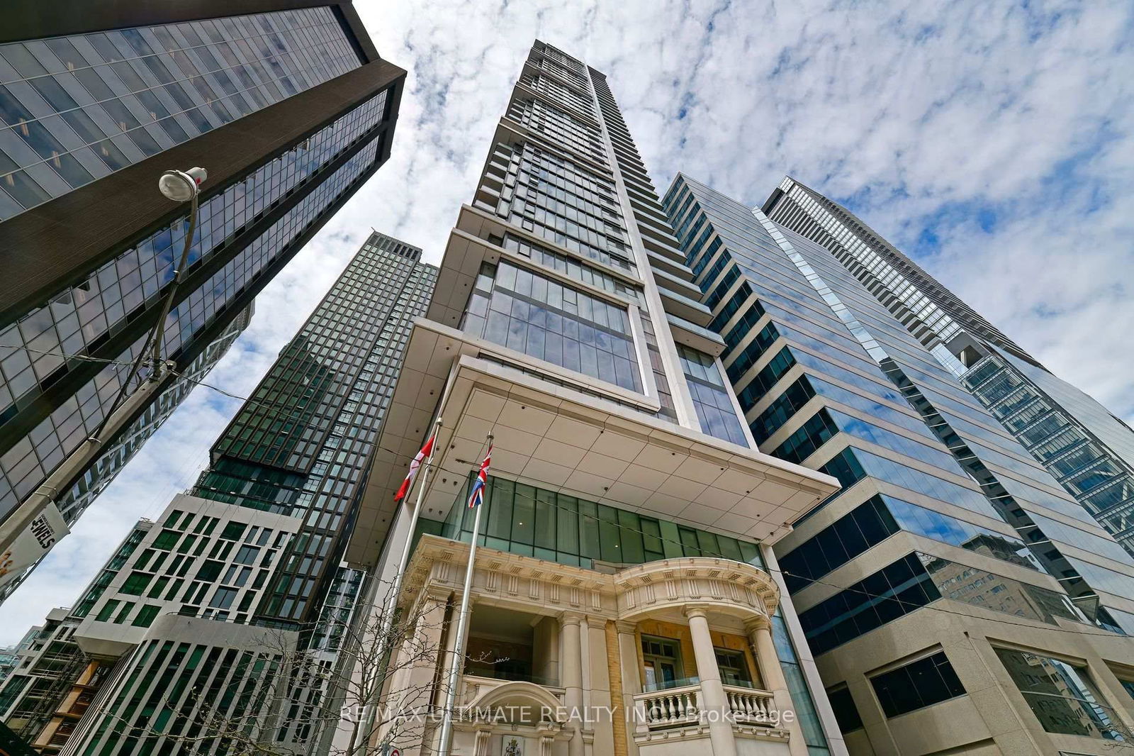 **Excellent Central Location** Steps to everything Toronto has to offer. Bright & Spacious. South view of Downtown, Wall-to-Wall Windows w/ Sliding Glass Door, Walkout to Large Balcony, Chic Finishes, Breakfast Bar in Kitchen,  Window Coverings Incl. Excellent Floor Plan. Close to Major Hospitals Including Mount Sinai, Sick Kids, and Toronto General, 5 Minutes Walk to Financial Core, Law Courts, Outdoor Market at City Hall. Also UoT Campus and OCAD are nearby.