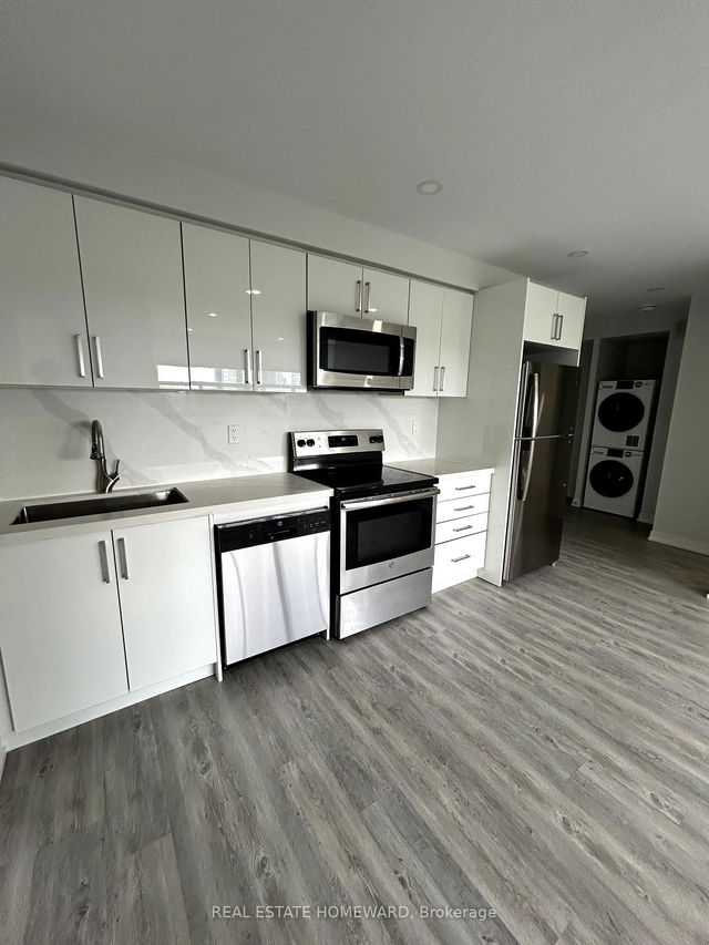 402 - 15 Walmer Road